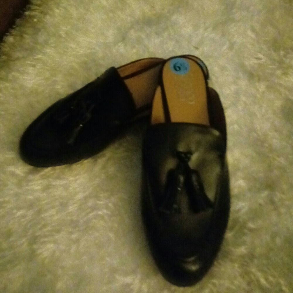 Shoes - Picture 3 of 4